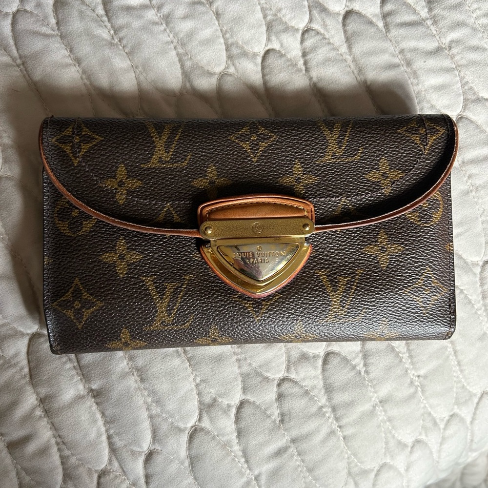 Louis Vuitton Monogram Portefeuille
Eugenie Wallet
